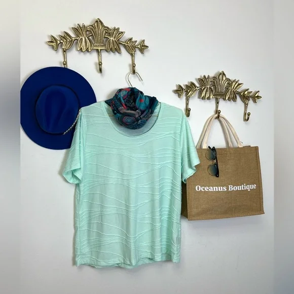 Light minty aqua textured short sleeve top rayon blend 2X - Picture 2 of 3